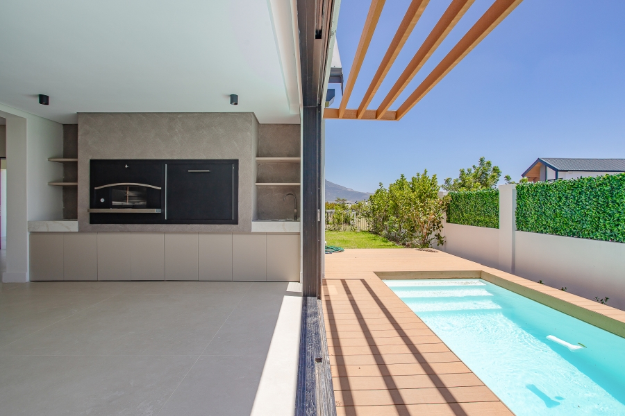 4 Bedroom Property for Sale in Pearl Valley at Val de Vie Western Cape